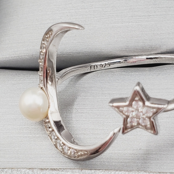 White Diamond Simulants & Pearl 925 Sterling Silver Moon & Star Ring - Picture 2 of 5